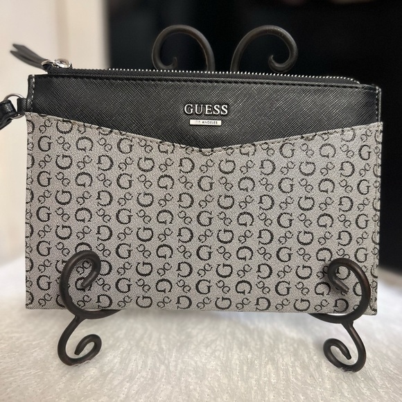 🖤🖤EUC- Guess Los Angeles, Black and Gray Gleeson Wristlet Wallet🖤🖤 - Picture 3 of 10
